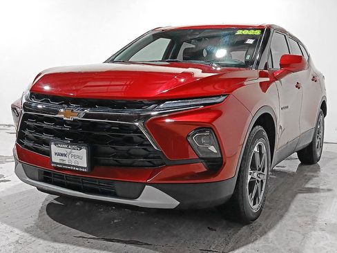 Used 2025 Chevrolet Blazer LT AWD/4WD image 3