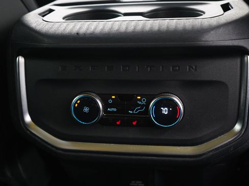 Used 2025 Ford Expedition Max Platinum w/ Stealth Appearance Package AWD/4WD image 18