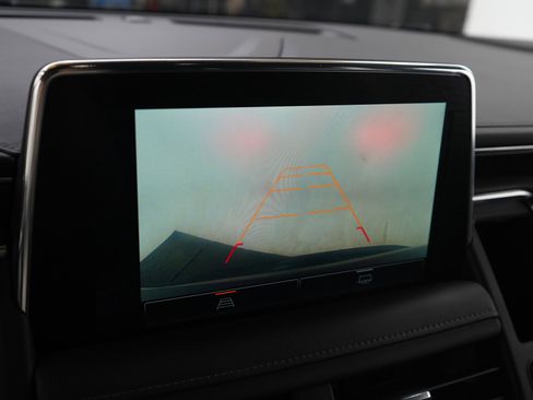 Used 2023 GMC Yukon XL SLE image 23