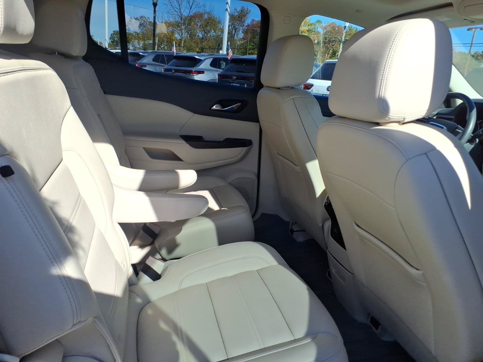 Used 2022 GMC Acadia Denali w/ Denali Ultimate Package AWD/4WD image 9