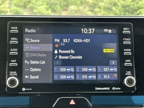 Used 2022 Toyota Venza XLE image 11