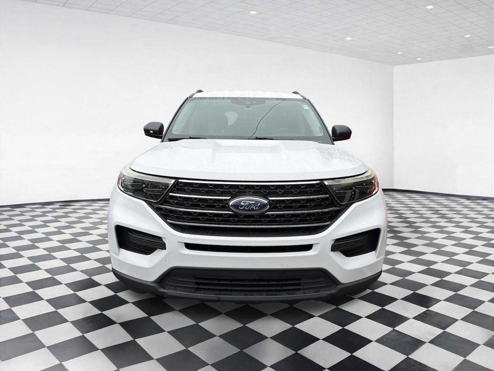 Used 2020 Ford Explorer XLT RWD image 2