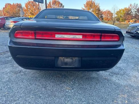 Used 2010 Dodge Challenger SE image 5