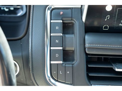 Used 2022 GMC Yukon XL AT4 AWD/4WD image 29