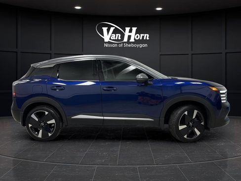 Used 2025 Nissan Kicks SR w/ SR Premium Package image 2