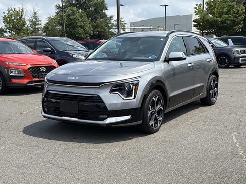 Used 2023 Kia Niro EX Touring FWD image 5
