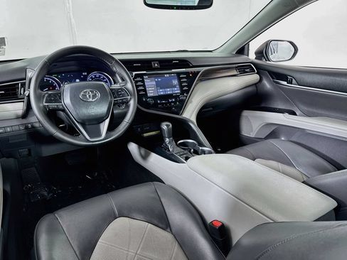 Used 2019 Toyota Camry XLE FWD image 26