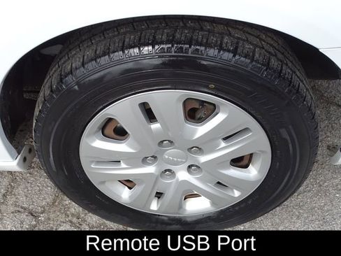 Used 2019 Dodge Grand Caravan SE w/ UConnect Hands-Free Group image 17