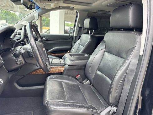 Used 2019 Chevrolet Suburban Premier RWD image 33