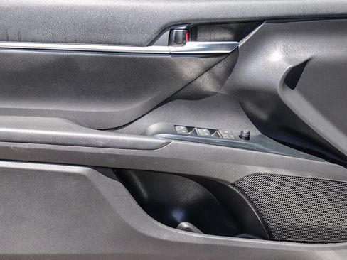 Used 2020 Toyota Camry SE FWD image 19