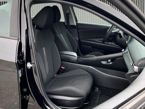 Used 2023 Hyundai Elantra SEL image 7