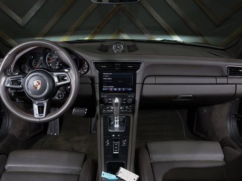 Used 2019 Porsche 911 Turbo image 5