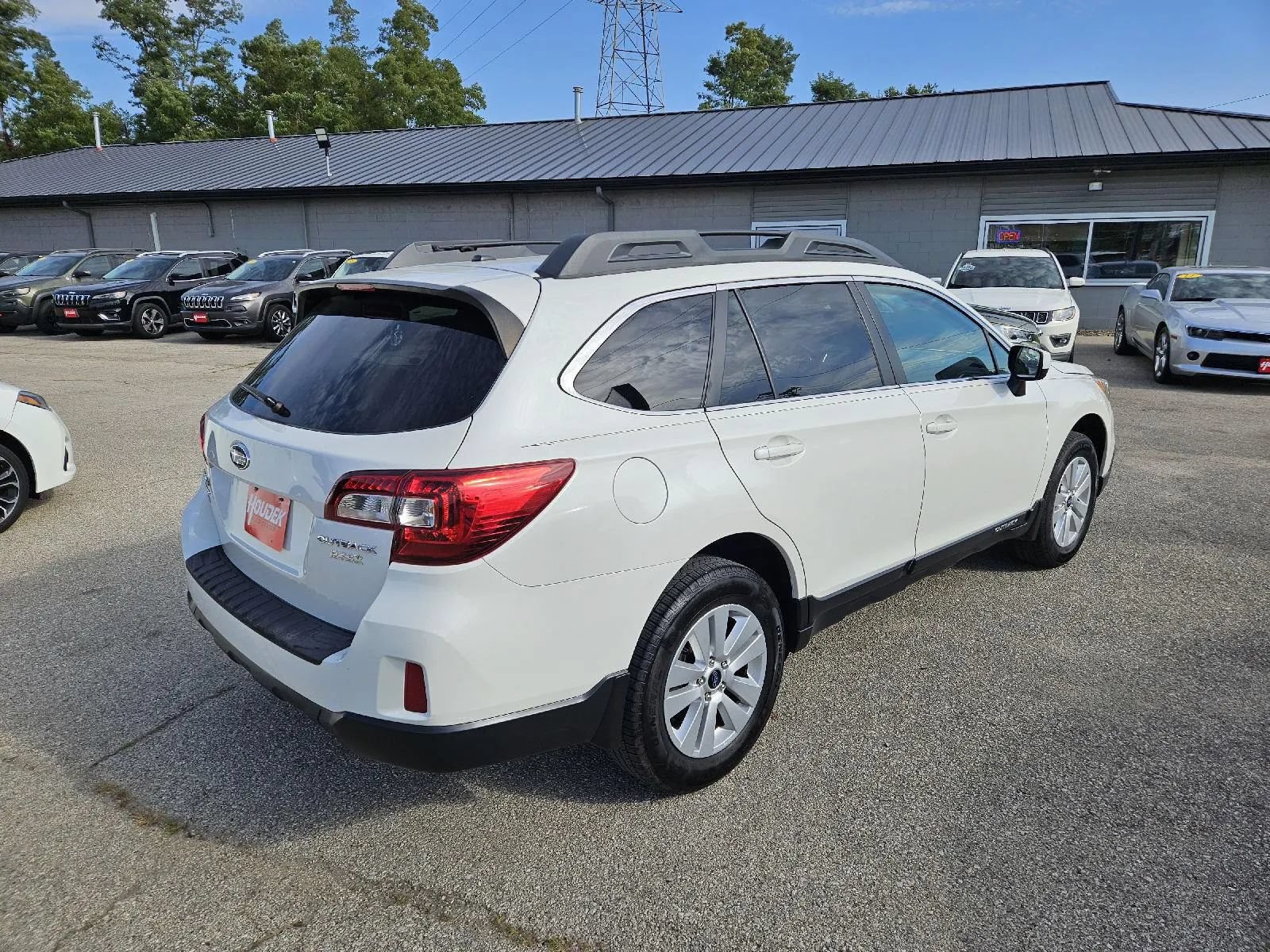 Used 2015 Subaru Outback 2.5i Premium w/ Popular Package #1 AWD/4WD image 4