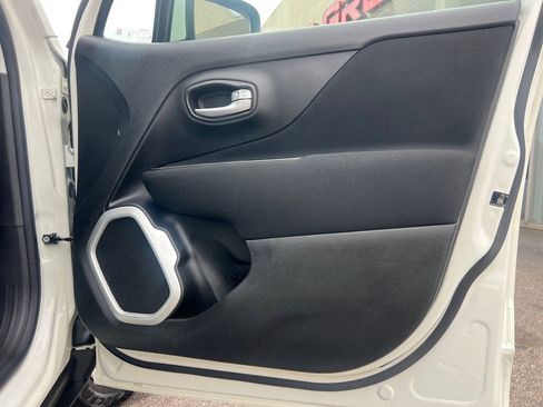 Used 2020 Jeep Renegade Latitude w/ Cold Weather Group image 25