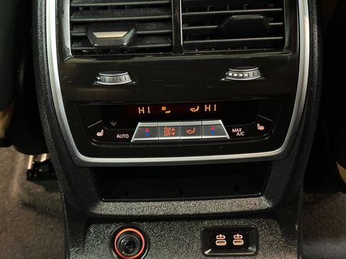 Used 2021 BMW X7 xDrive40i w/ Premium Package image 13