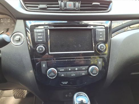 Used 2022 Nissan Rogue Sport SL w/ Premium Package image 17