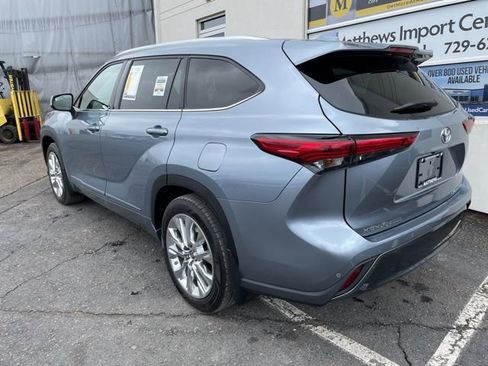 Used 2020 Toyota Highlander Limited AWD/4WD image 3