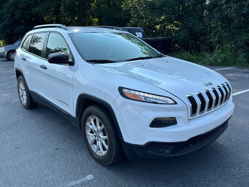 Used 2017 Jeep Cherokee Sport AWD/4WD image 3
