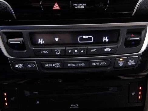 Certified 2021 Honda Pilot Touring image 31