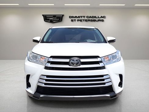 Used 2018 Toyota Highlander LE FWD image 8