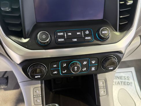 Used 2017 GMC Acadia SLT image 17