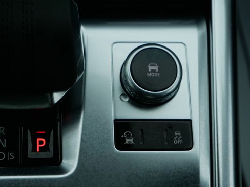 Used 2022 Jaguar XF R-Dynamic SE image 33