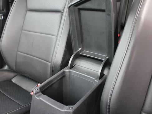 Used 2019 Volkswagen Tiguan SE image 21