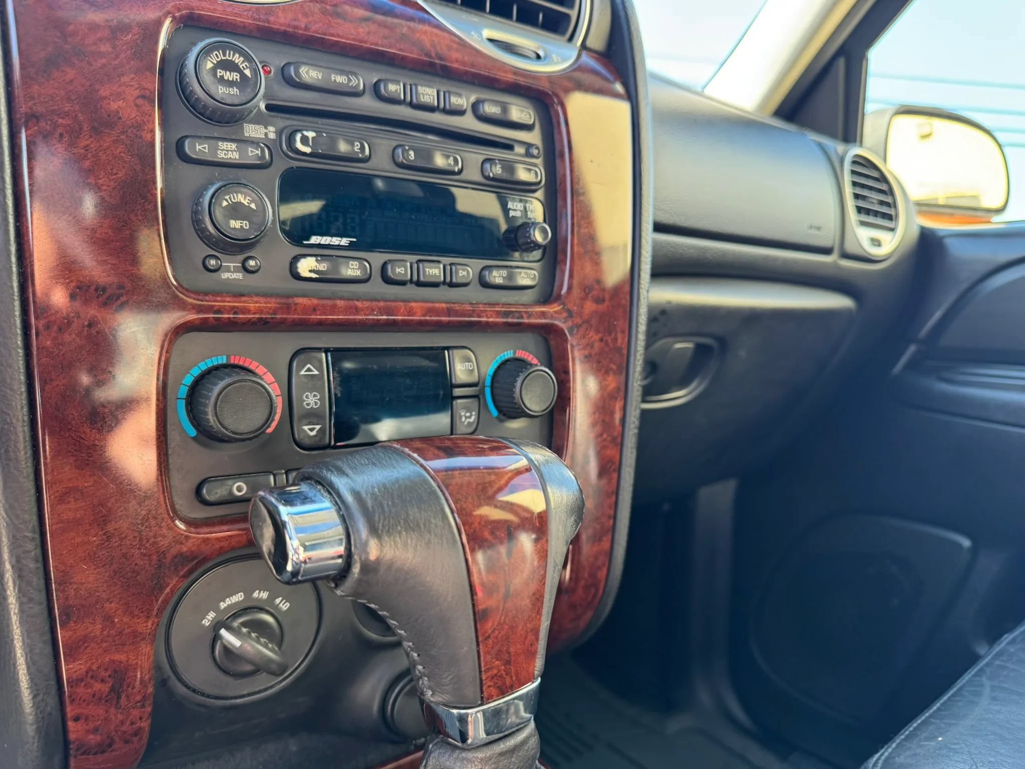 Used 2005 GMC Envoy SLT AWD/4WD image 20