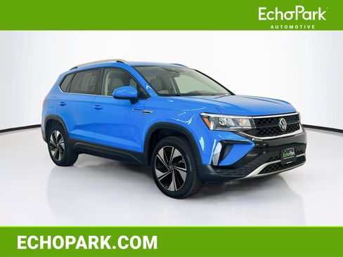 Used 2024 Volkswagen Taos SE AWD/4WD image 1