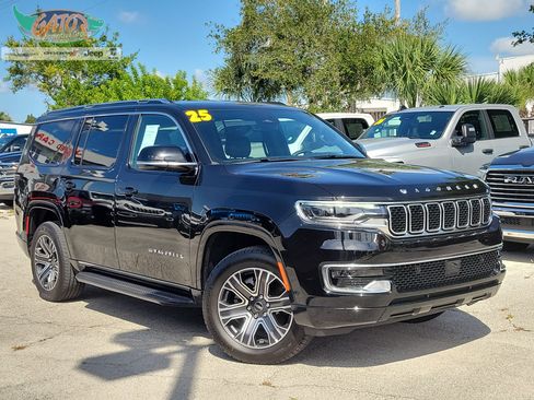 Used 2025 Jeep Wagoneer 4WD image 1