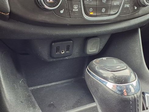 Used 2018 Chevrolet Traverse LT image 14