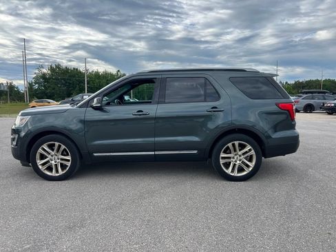 Used 2016 Ford Explorer XLT w/ Equipment Group 202A AWD/4WD image 9