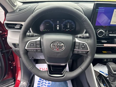 New 2026 Toyota Highlander Limited image 17