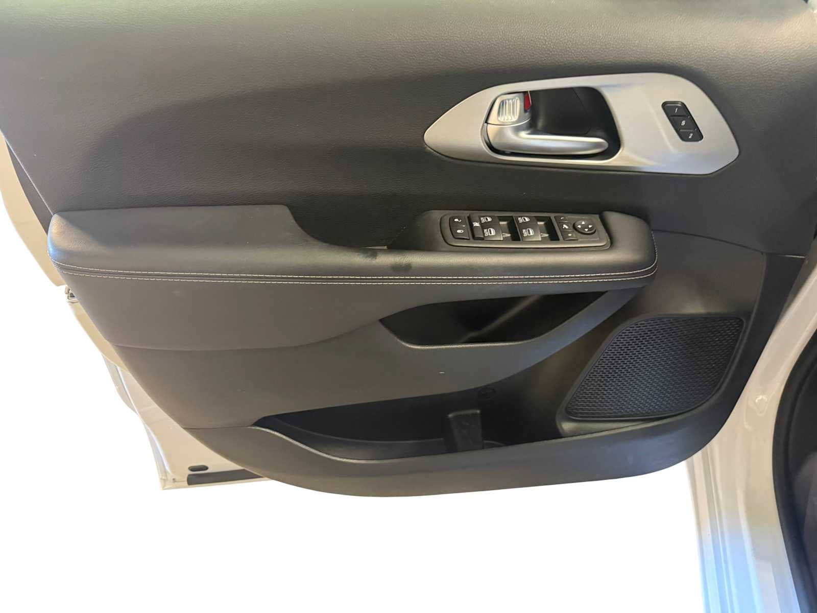 Used 2024 Chrysler Pacifica Limited w/ S Appearance Package FWD image 20
