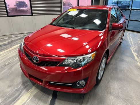 Used 2014 Toyota Camry SE image 4
