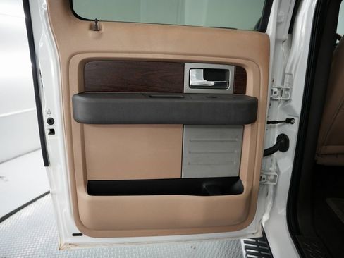 Used 2014 Ford F150 Lariat w/ Lariat Chrome Package image 33