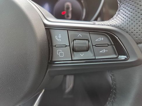 Used 2024 Alfa Romeo Giulia Ti AWD/4WD image 36