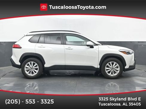 Used 2023 Toyota Corolla Cross LE w/ Moonroof Package image 1