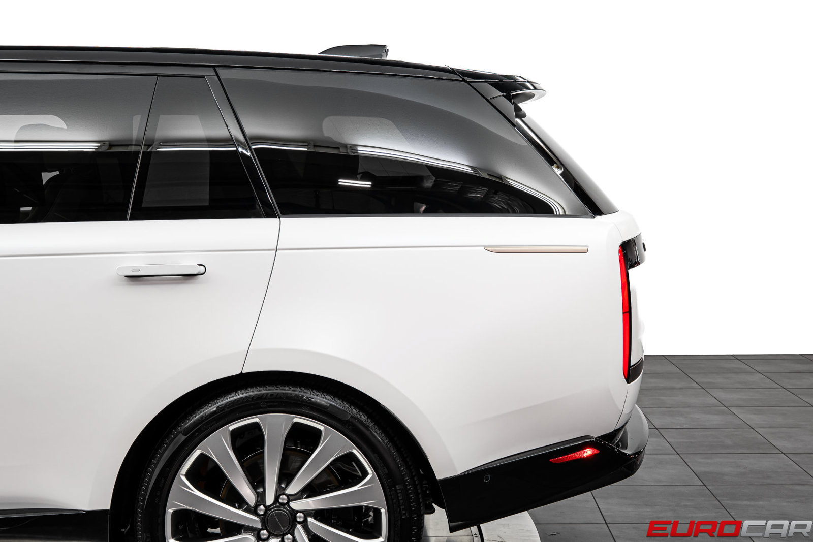 Used 2026 Land Rover Range Rover SV AWD/4WD image 15