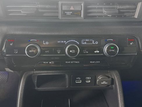 Used 2024 Honda Pilot TrailSport image 18