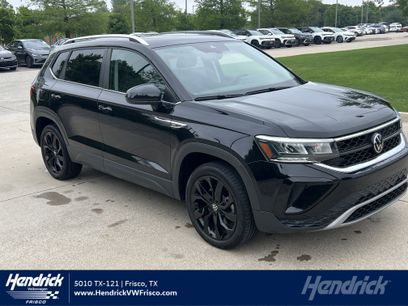 Used 2023 Volkswagen Taos SE w/ Panoramic Sunroof Package