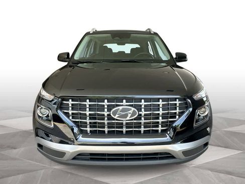Used 2023 Hyundai Venue SEL FWD image 3