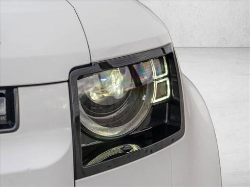 Used 2023 Land Rover Defender 90 X-Dynamic SE image 9