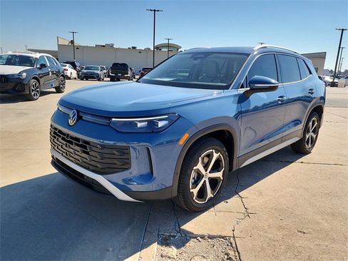 New 2025 Volkswagen Tiguan SE image 8