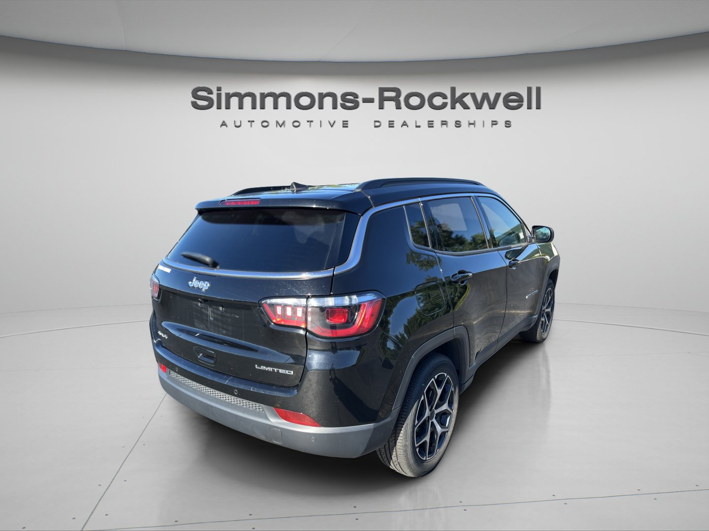 Used 2025 Jeep Compass Limited AWD/4WD image 5