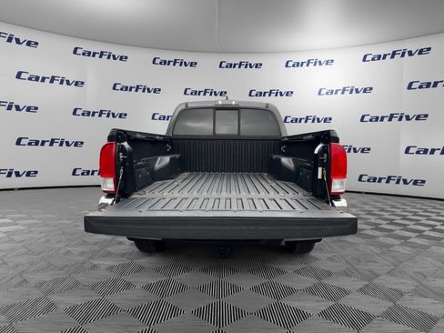 Used 2016 Toyota Tacoma SR5 w/ SR5 Appearance Package (SN) AWD/4WD image 11