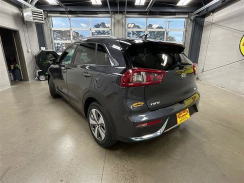 Used 2019 Kia Niro EX Premium image 3