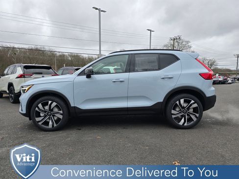 Used 2025 Volvo XC40 B5 Plus w/ Protection Package Premier image 5