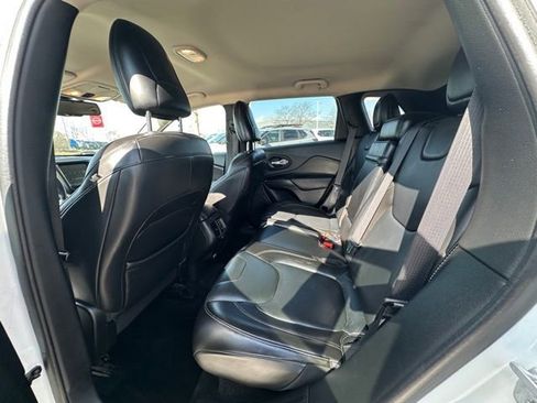 Used 2015 Jeep Cherokee Limited image 29