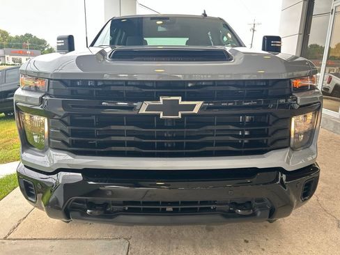 Used 2025 Chevrolet Silverado 2500 Custom w/ Custom Value Package AWD/4WD image 3